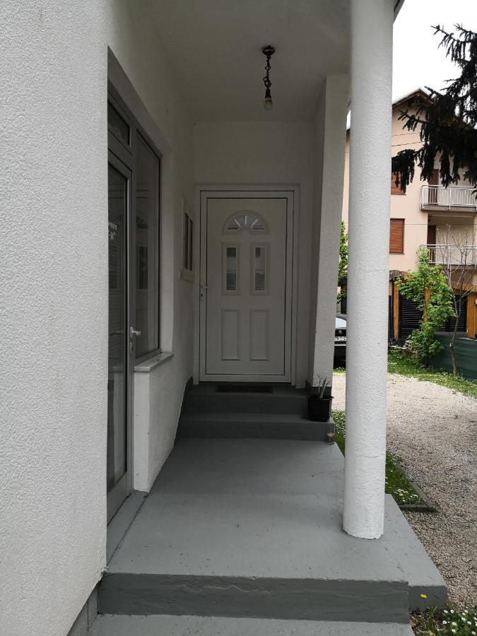 شقة Apartman Sana Lux Sanski Most المظهر الخارجي الصورة